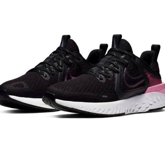 wmns nike legend react